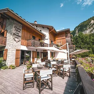 Les Airelles Hotel